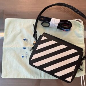 Off-white shoulder bag